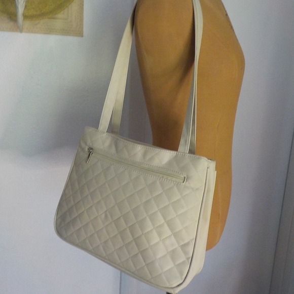 NEW Cream Quilt Shoulder Bag - Picture 2 of 12